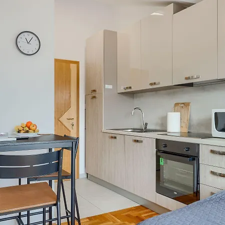 Cozy Studio-apartment Nur 550 Meter Zum Sandstrand * Medolino