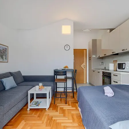 Cozy Studio-apartment Nur 550 Meter Zum Sandstrand Medulin
